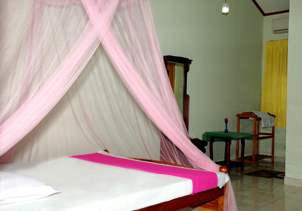 Tissa Resort Tissamaharama Buitenkant foto
