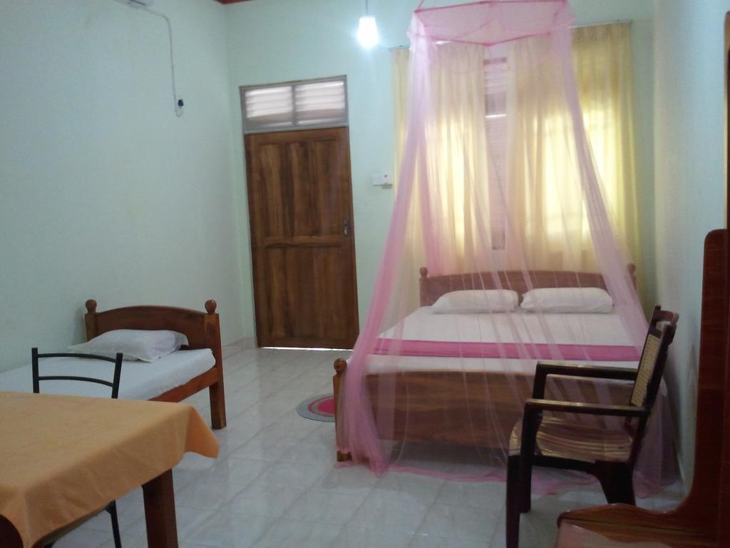 Tissa Resort Tissamaharama Kamer foto