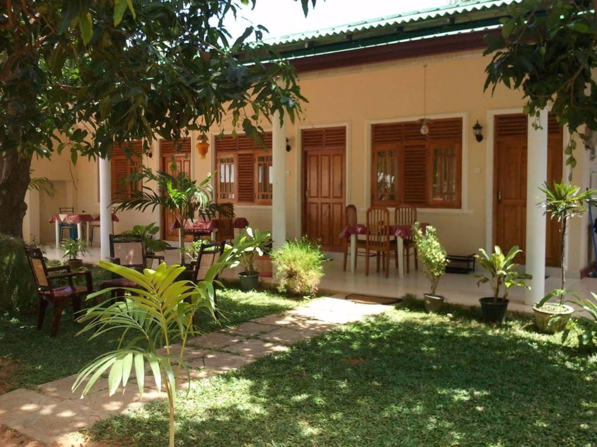 Tissa Resort Tissamaharama Buitenkant foto